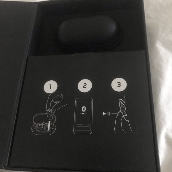 Like New Jaybird Run/walk True Wireless Sport Headphones - Picture 4 of 5